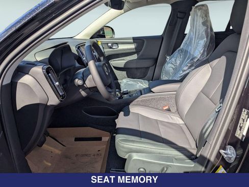 New 2025 Volvo XC40 B5 Core w/ Protection Package Premier image 9