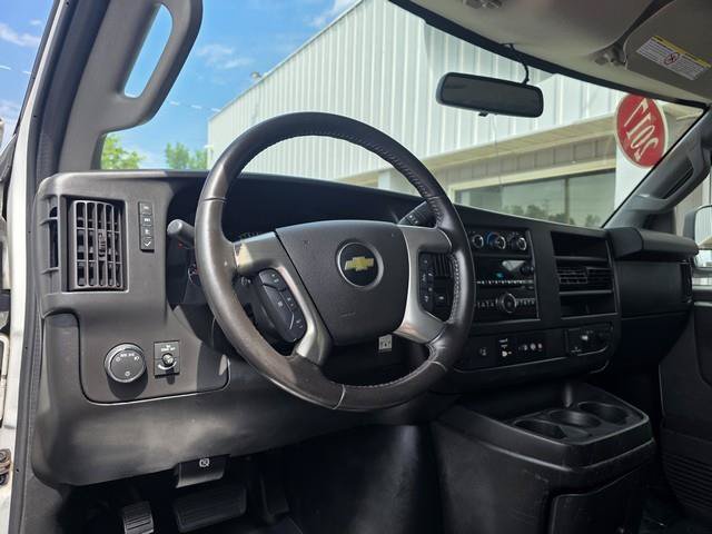 Used 2017 Chevrolet Express 3500 RWD image 9