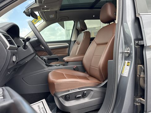 Used 2023 Volkswagen Atlas SEL AWD/4WD image 12
