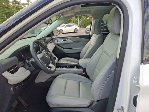 Used 2025 Ford Explorer Active w/ Active Comfort Package AWD/4WD image 11