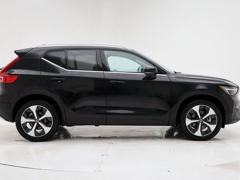 Used 2025 Volvo XC40 B5 Core AWD/4WD image 3