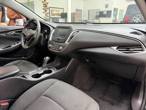 Used 2018 Chevrolet Malibu LS FWD image 18