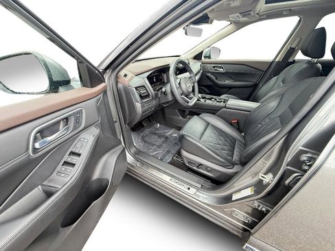 Used 2023 Nissan Rogue Platinum w/ Platinum Premium Package image 12