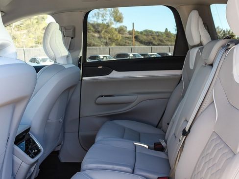 New 2025 Volvo EX90 Ultra w/ Protection Package Premier image 21