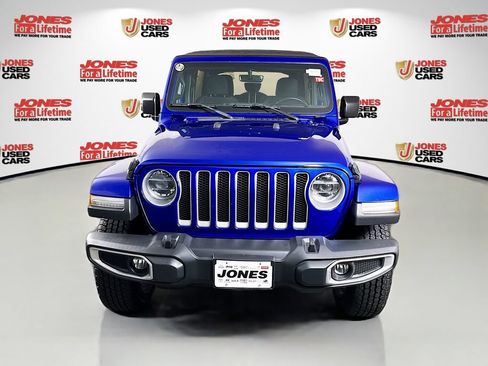 Used 2018 Jeep Wrangler Unlimited Sahara w/ Dual Top Group AWD/4WD image 12