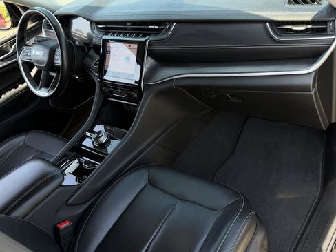 Used 2022 Jeep Grand Cherokee Limited image 23