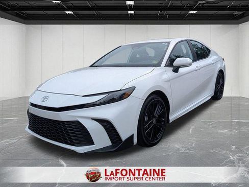 Certified 2025 Toyota Camry SE image 1