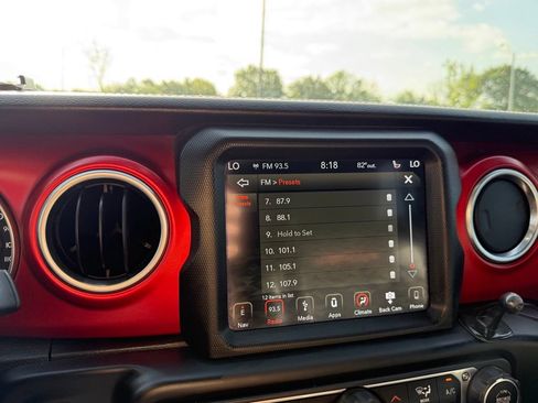 Used 2018 Jeep Wrangler Unlimited Rubicon AWD/4WD image 16