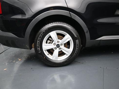 Used 2023 Kia Sorento LX FWD image 9