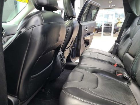 Used 2019 Jeep Cherokee Limited AWD/4WD image 25