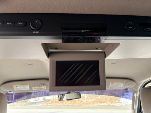 Used 2010 Ford Expedition EL XLT image 15