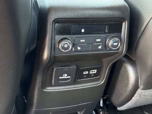 Used 2023 GMC Acadia SLT w/ Preferred Package AWD/4WD image 16