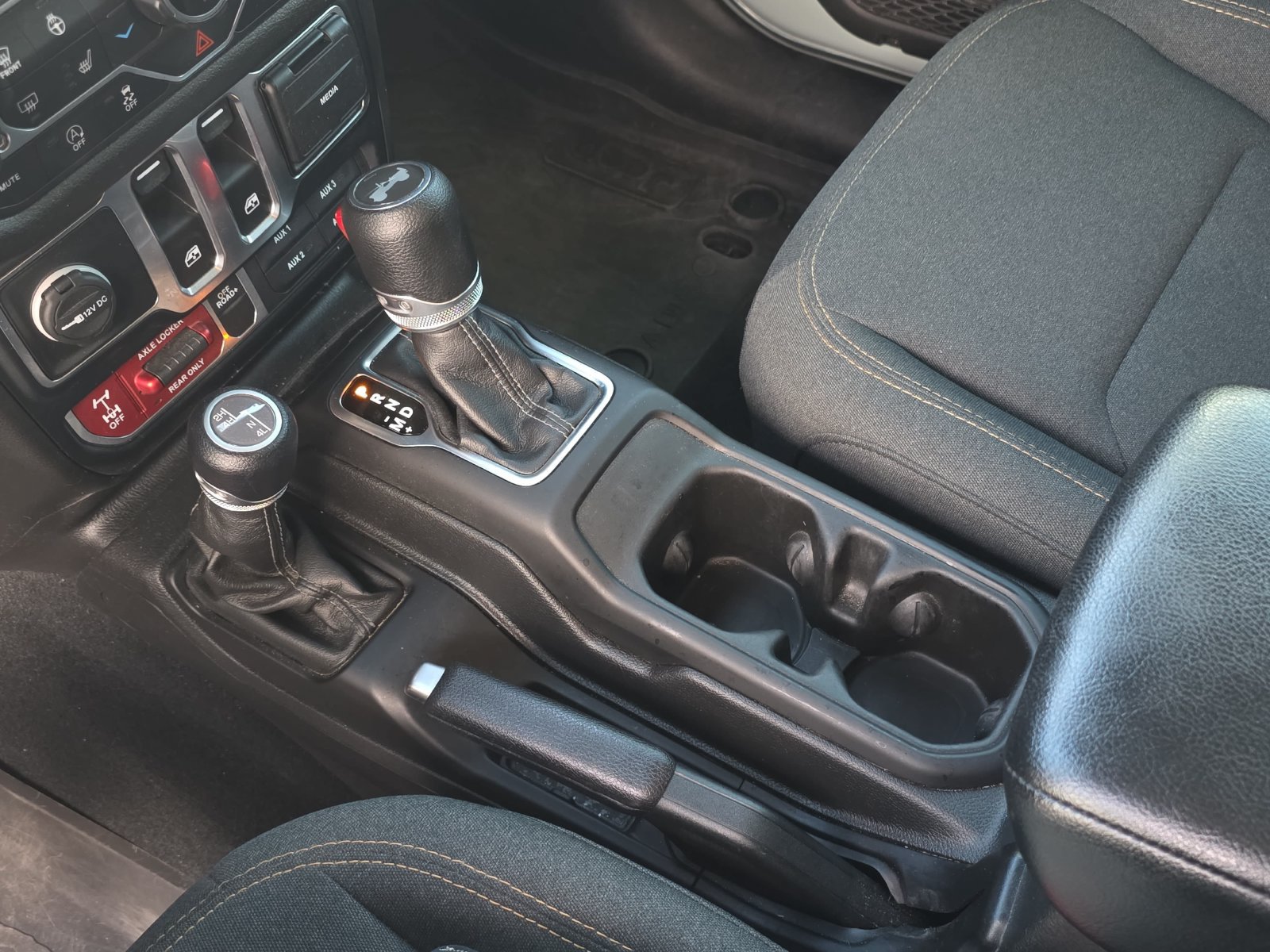 Used 2024 Jeep Wrangler Sport AWD/4WD image 20