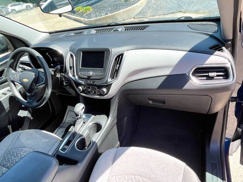 Used 2022 Chevrolet Equinox LS w/ LS Convenience Package FWD image 9