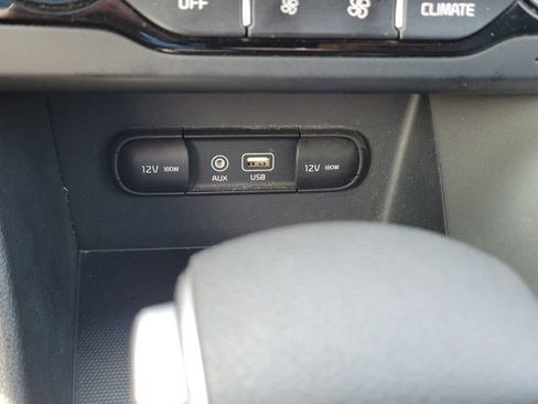 Used 2018 Kia Niro LX FWD image 34