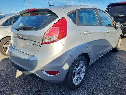 Used 2015 Ford Fiesta SE image 4