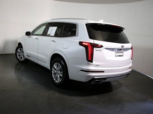 Used 2023 Cadillac XT6 Luxury image 2