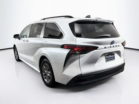 Used 2022 Toyota Sienna XLE w/ XLE Plus Package FWD image 7