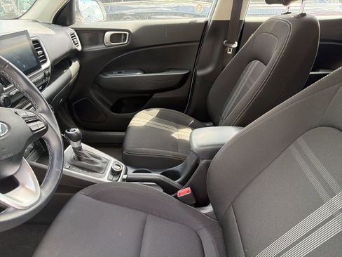Used 2025 Hyundai Venue SEL image 6