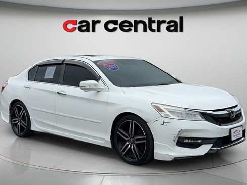 Used 2017 Honda Accord Touring image 7