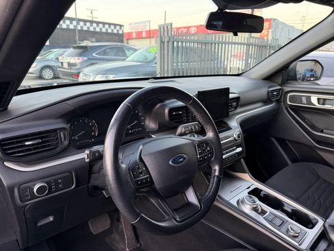 Used 2020 Ford Explorer XLT w/ Comfort Package AWD/4WD image 9