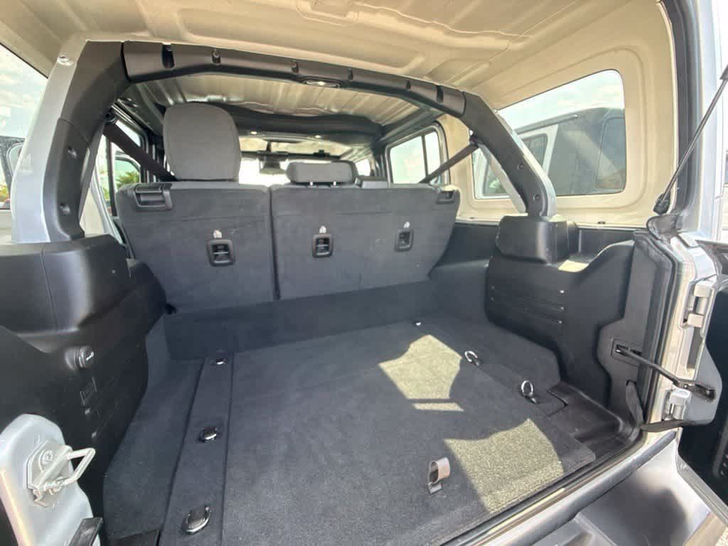 Used 2024 Jeep Wrangler Unlimited Sahara AWD/4WD image 17