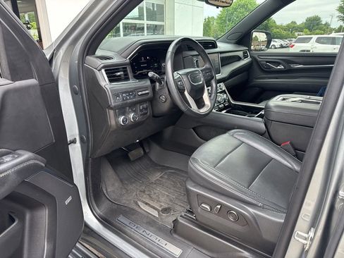 Used 2023 GMC Yukon Denali w/ Denali Reserve Package RWD image 9