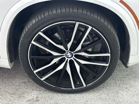 Used 2021 BMW X5 xDrive40i w/ M Sport Package image 39