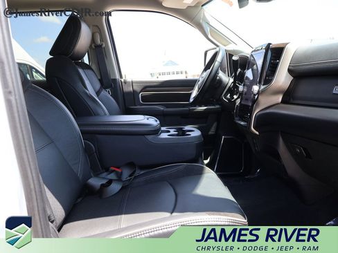 Used 2024 RAM 2500 Laramie w/ Safety Group AWD/4WD image 9