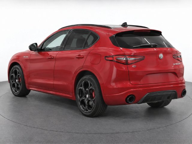 Used 2022 Alfa Romeo Stelvio Veloce AWD/4WD image 7