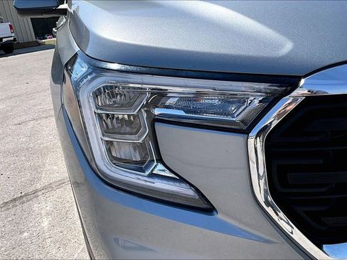Used 2024 GMC Terrain SLE image 29