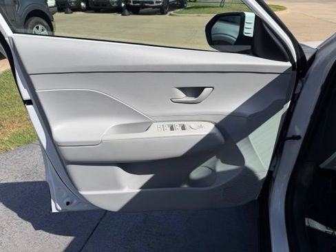 Used 2025 Hyundai Kona SEL FWD image 8