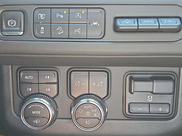 Used 2023 GMC Yukon Denali Ultimate AWD/4WD image 18