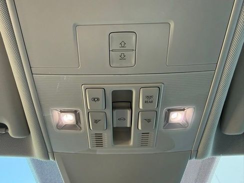 Certified 2020 Volkswagen Tiguan SEL image 29