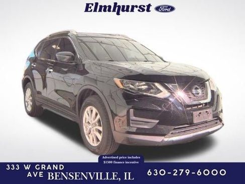 Used 2017 Nissan Rogue SV image 1