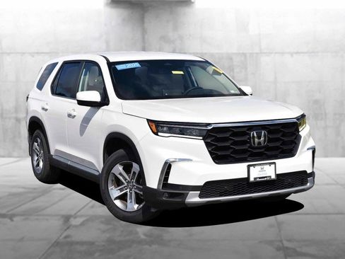 Certified 2025 Honda Pilot EX-L image 2