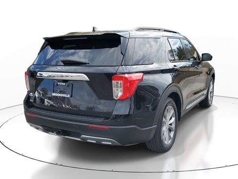 Used 2023 Ford Explorer XLT w/ Equipment Group 202A image 6