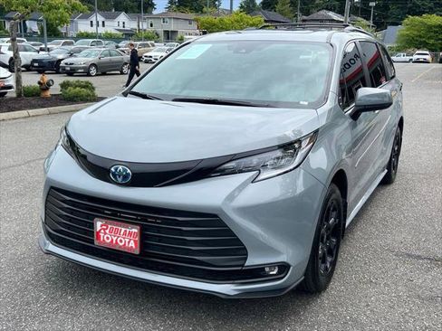 Certified 2025 Toyota Sienna XLE Woodland Edition AWD/4WD image 3