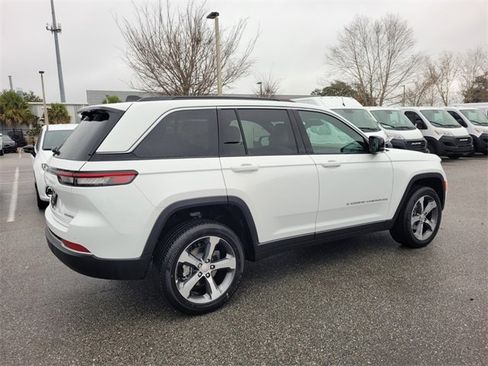 New 2026 Jeep Grand Cherokee Limited w/ Luxury Tech Group II image 14