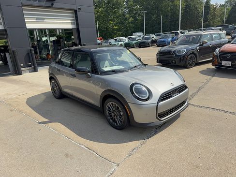 New 2027 MINI Cooper 4-Door Hardtop FWD image 2