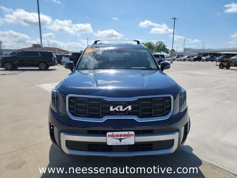 Used 2025 Kia Telluride S AWD/4WD image 2