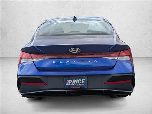 Used 2024 Hyundai Elantra SE FWD image 7