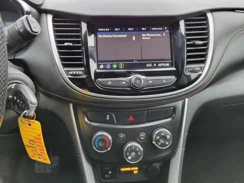 Used 2021 Chevrolet Trax LT AWD/4WD image 14