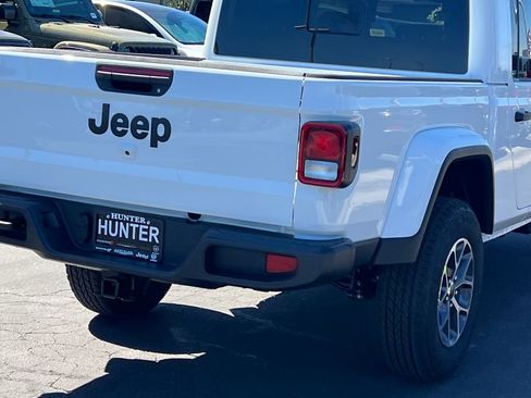 New 2026 Jeep Gladiator Sport AWD/4WD image 7