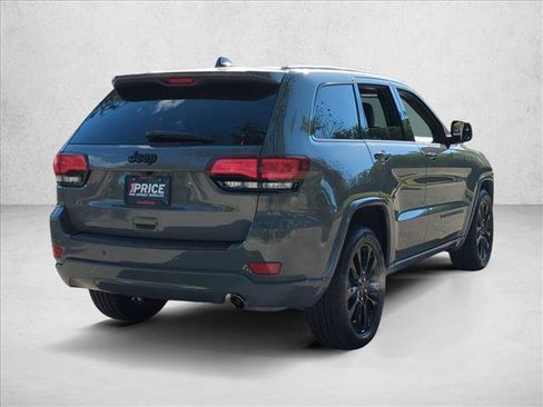 Used 2022 Jeep Grand Cherokee Laredo X image 5