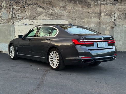 Used 2022 BMW 740i RWD image 6