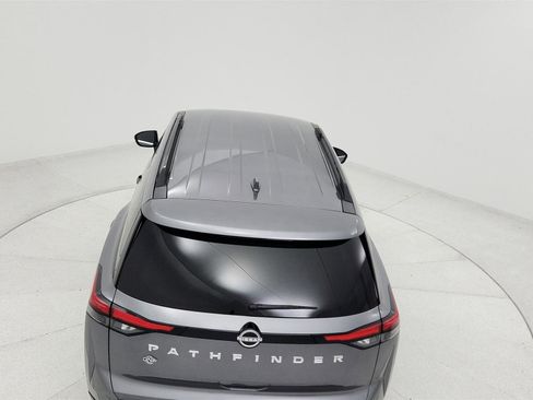 Used 2025 Nissan Pathfinder SV image 15