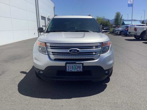 Used 2014 Ford Explorer XLT w/ Equipment Group 202A AWD/4WD image 9