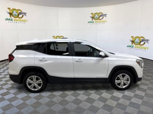 Used 2024 GMC Terrain SLE image 11