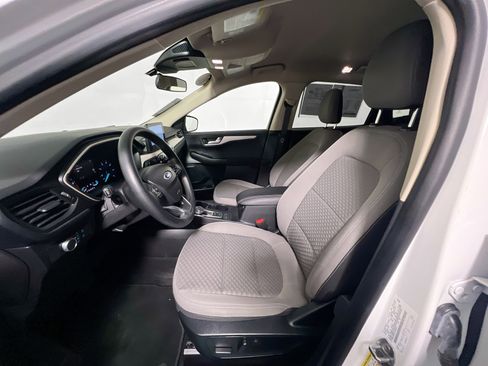 Used 2020 Ford Escape SE image 14